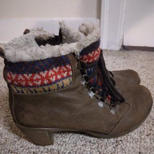 Quirky fall boots